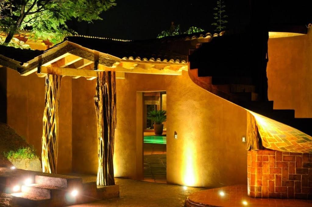 ホテル Hacienda Ucazanaztacua パツクアロ エクステリア 写真